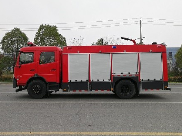 东风6.5吨泡沫消防车