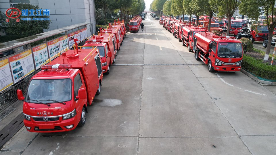 德国曼抢险救险车及奔驰18吨泡沫消防车